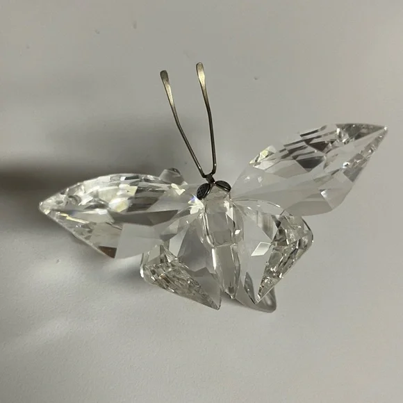 Swarovski Crystal Butterfly on Frosted Leaf Figurine. - Picture 6 of 6